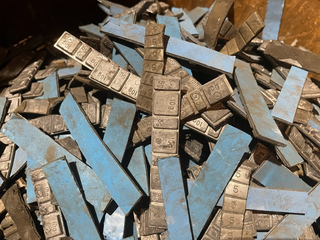 バランスウエイト(硬鉛屑)