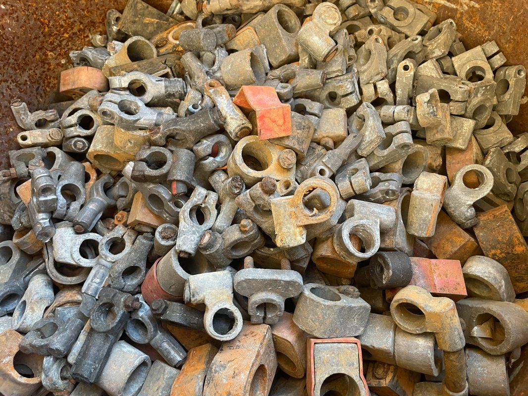 バッテリートップ(硬鉛屑)